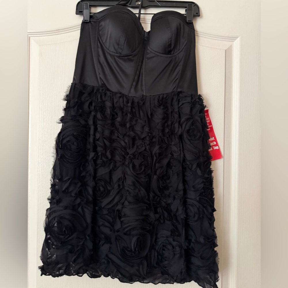 Elegant Black Strapless Mini Dress